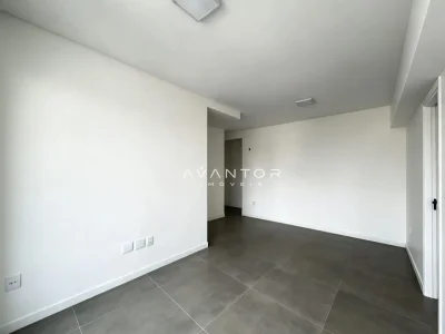 Sala integrada com piso em porcelanato — Apartamento com 3 quartos à venda no Residencial Livty, em Centro, Santa Maria/RS