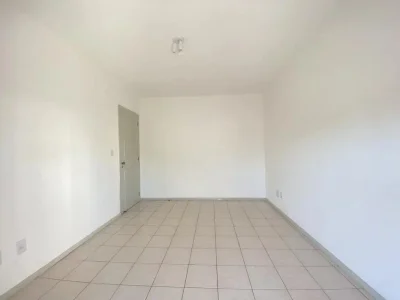 Apartamento Em Camobi De 2 Dormitórios, Sala De Estar, Banheiro Social, Cozinha, Área De S — Apartamento para alugar no Edifício Veneto