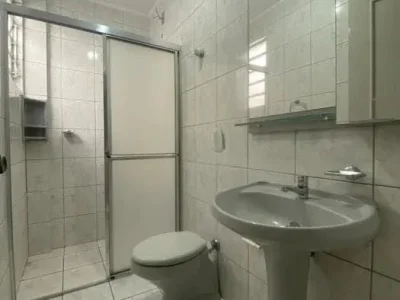 Apartamento Em Camobi De 2 Dormitórios, Sala De Estar, Banheiro Social, Cozinha, Área De S — Apartamento para alugar no Edifício Veneto