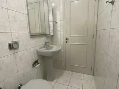 Apartamento Em Camobi De 2 Dormitórios, Sala De Estar, Banheiro Social, Cozinha, Área De S — Apartamento para alugar no Edifício Veneto