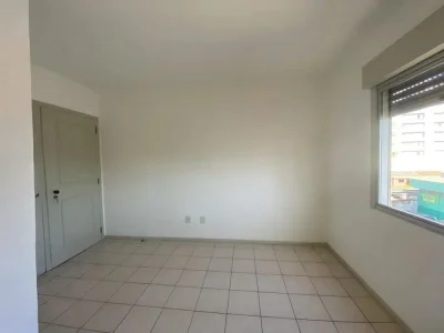 Apartamento Em Camobi De 2 Dormitórios, Sala De Estar, Banheiro Social, Cozinha, Área De S — Apartamento para alugar no Edifício Veneto