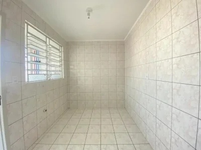 Apartamento Em Camobi De 2 Dormitórios, Sala De Estar, Banheiro Social, Cozinha, Área De S — Apartamento para alugar no Edifício Veneto