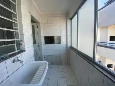Apartamento Em Camobi De 2 Dormitórios, Sala De Estar, Banheiro Social, Cozinha, Área De S — Apartamento para alugar no Edifício Veneto