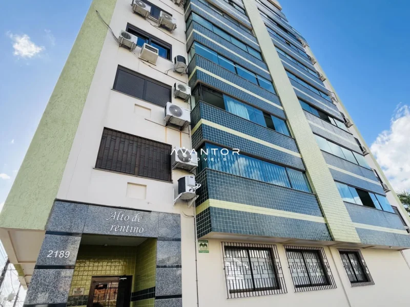 Fachada do prédio com entrada frontal — Apartamento à venda no Residencial Alto Do Trentino, Santa Maria