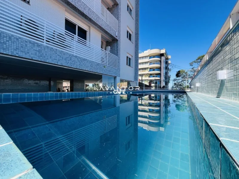 Piscina do condomínio com acesso ao café — Apartamento à venda no Residencial Ccilia, Santa Maria