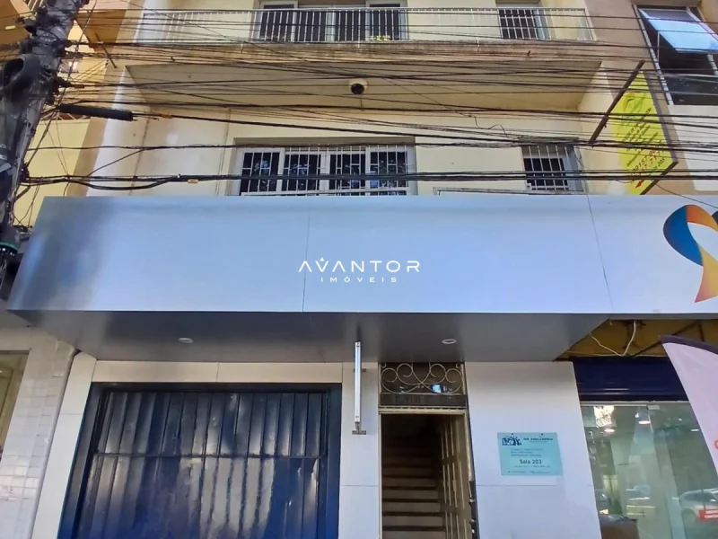 Fachada do prédio com lojas comerciais — Sala Comercial para alugar no Edifício Eurelio Bortolazzo, em Centro, Santa Maria/RS