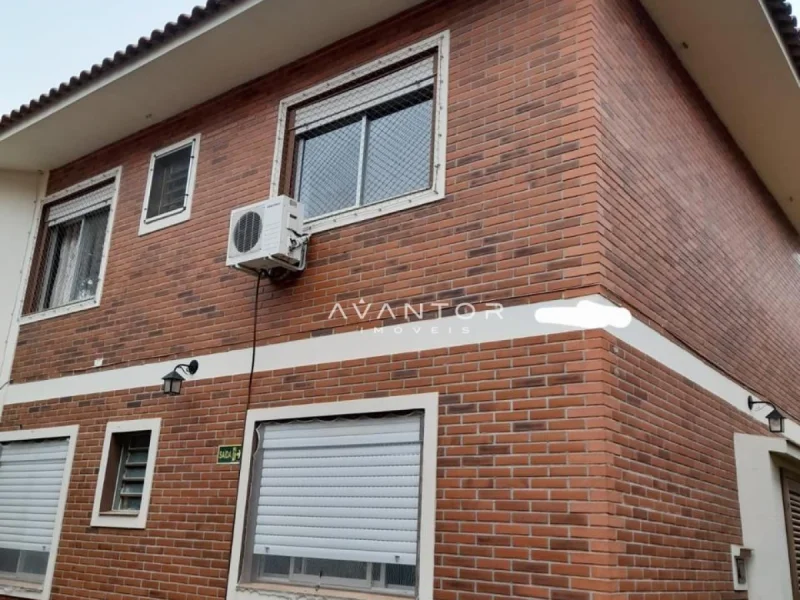 Fachada da casa em alvenaria com garagem — Apartamento à venda no Residencial Arco Verde, em Pinheiro Machado, Santa Maria/RS