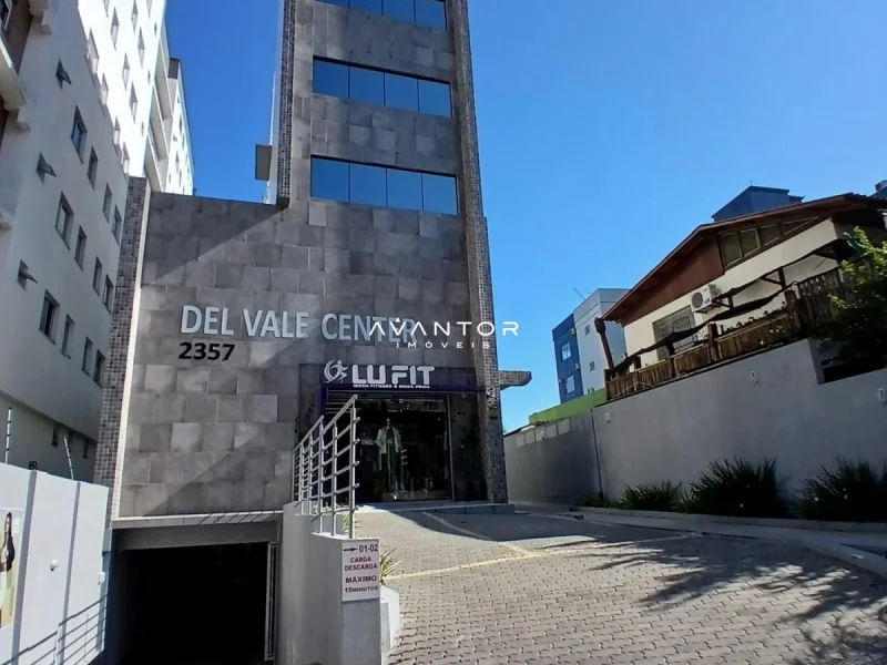 Fachada do prédio com entrada — Sala Comercial com 1 sala à venda e para alugar no Del Vale Center, em Centro, Santa Maria/RS