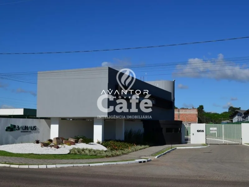 Fachada da casa com garagem — Terreno à venda no Condomínio Bauhaus, em Camobi, Santa Maria/RS