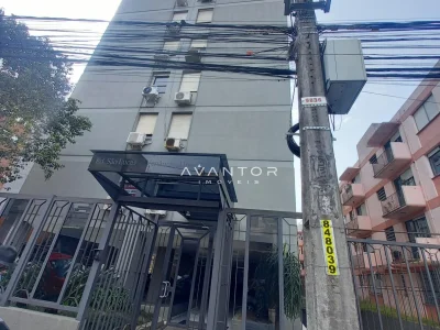 Fachada do prédio com entrada comercial — Apartamento à venda no Condomínio Edifício São Lucas, em Centro, Santa Maria/RS