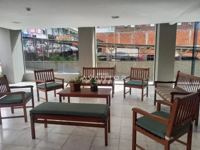 Sala de convivência com vista para rua — Apartamento à venda no Condomínio Edifício São Lucas, em Centro, Santa Maria/RS