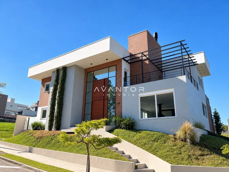 Fachada da casa com sacada — Casa com 4 quartos à venda no Residencial Real Park, em Tomazetti, Santa Maria/RS