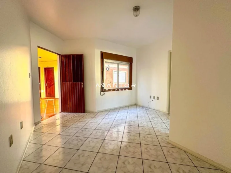 Sala de estar com piso em cerâmica — Apartamento à venda no Residencial Arco Verde, em Pinheiro Machado, Santa Maria/RS