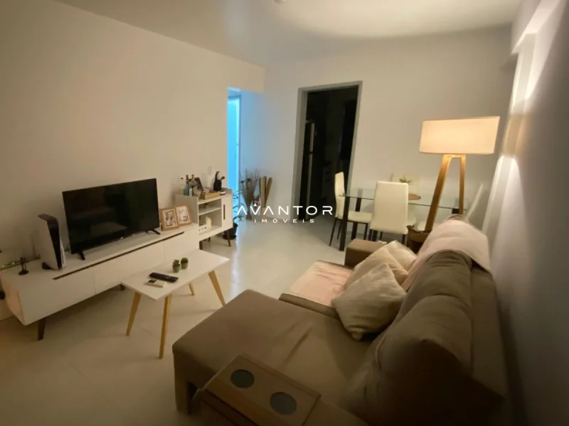 Sala de estar com tv e sofá — Apartamento com 2 quartos à venda em Prado, Sant'Ana do Livramento/RS