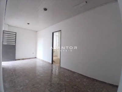 Sala com piso em porcelanato — Apartamento com 1 quarto para alugar em Centro, Santa Maria/RS