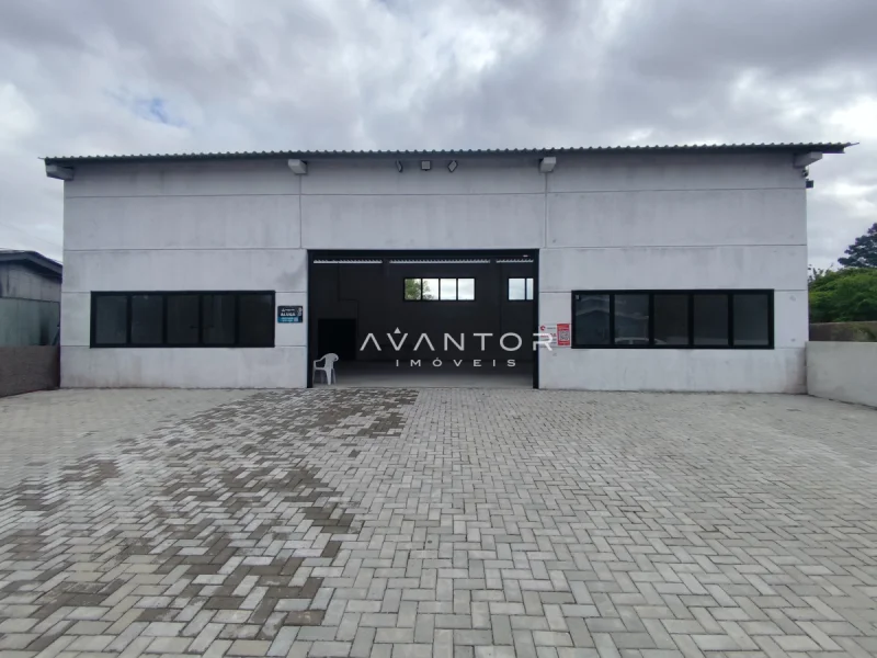 Fachada do prédio com garagem — Pavilhão com 1 sala para alugar em Urlândia, Santa Maria/RS