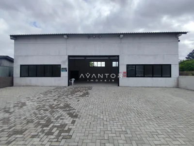 Fachada do prédio com garagem — Pavilhão com 1 sala para alugar em Urlândia, Santa Maria/RS