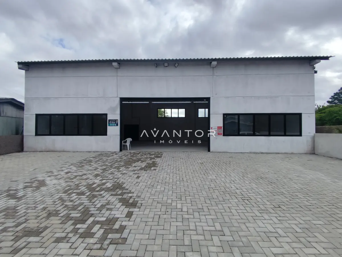 Fachada do prédio com garagem — Pavilhão com 1 sala para alugar em Urlândia, Santa Maria/RS