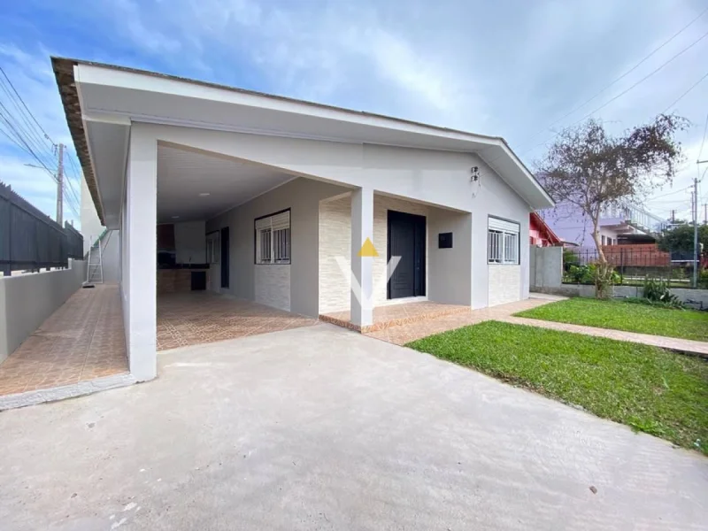 Fachada da casa com garagem — Casa com 3 quartos à venda em Pinheiro Machado, Santa Maria/RS
