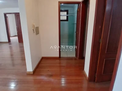 Hall de entrada com banheiro — Sala Comercial com 5 salas para alugar em Nossa Senhora de Lourdes, Santa Maria/RS