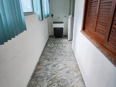 Área de serviço com janela — Sala Comercial com 5 salas para alugar em Nossa Senhora de Lourdes, Santa Maria/RS