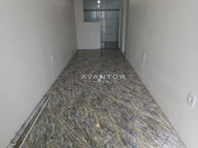 Hall de entrada com piso em porcelanato — Sala Comercial com 5 salas para alugar em Nossa Senhora de Lourdes, Santa Maria/RS
