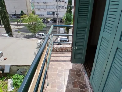 Sacada com vista para a rua — Sala Comercial com 5 salas para alugar em Nossa Senhora de Lourdes, Santa Maria/RS