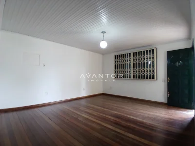 Sala com piso em madeira — Sala Comercial com 2 salas para alugar em Nossa Senhora de Lourdes, Santa Maria/RS