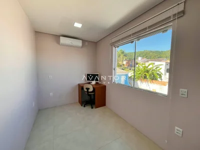 Dormitório com vista da janela — Casa com 4 quartos à venda em Nossa Senhora do Perpétuo Socorro, Santa Maria/RS