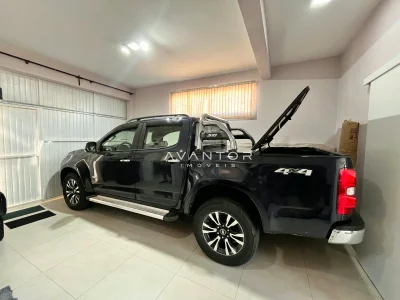 Garagem com carro estacionado — Casa com 4 quartos à venda em Nossa Senhora do Perpétuo Socorro, Santa Maria/RS