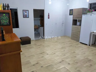 Cozinha com armários planejados e geladeira — Casa com 4 quartos à venda em Nossa Senhora do Perpétuo Socorro, Santa Maria/RS
