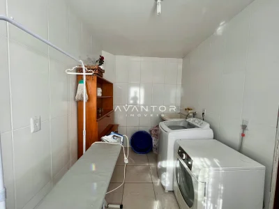 Área de serviço com máquina de lavar — Casa com 4 quartos à venda em Nossa Senhora do Perpétuo Socorro, Santa Maria/RS