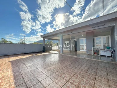 Terraço coberto com acesso à sala — Casa com 4 quartos à venda em Nossa Senhora do Perpétuo Socorro, Santa Maria/RS
