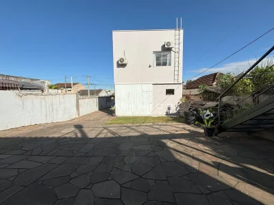 Fachada da casa com garagem — Casa com 4 quartos à venda em Nossa Senhora do Perpétuo Socorro, Santa Maria/RS