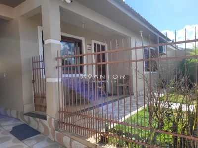 Fachada da casa com sacada — Casa com 4 quartos à venda em Pinheiro Machado, Santa Maria/RS
