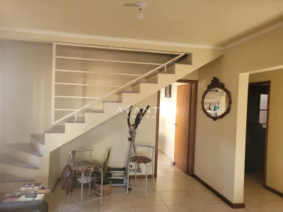 Hall de entrada com escada — Casa com 4 quartos à venda em Pinheiro Machado, Santa Maria/RS
