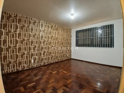 Dormitório com piso de madeira — Sala Comercial com 2 salas para alugar em Nossa Senhora de Lourdes, Santa Maria/RS