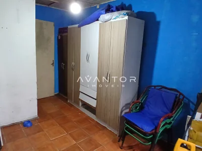 Dormitório com armários planejados — Casa com 3 quartos à venda em Juscelino Kubitschek, Santa Maria/RS