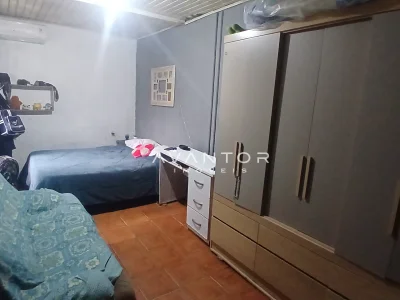 Dormitório com armários planejados — Casa com 3 quartos à venda em Juscelino Kubitschek, Santa Maria/RS