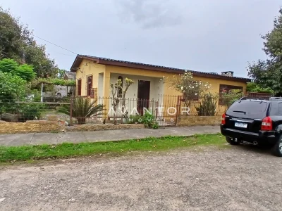 Fachada da casa com garagem — Casa com 3 quartos à venda em Juscelino Kubitschek, Santa Maria/RS