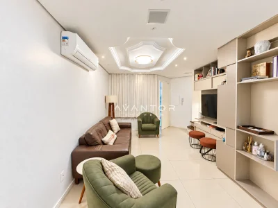 Sala de estar com armários planejados — Casa de Condomínio à venda no Condomínio Providence, em São José, Santa Maria/RS