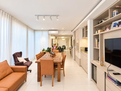 Sala de estar integrada com varanda e armários planejados — Casa de Condomínio à venda no Condomínio Providence, Santa Maria