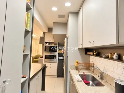 Cozinha com armários planejados — Casa de Condomínio à venda no Condomínio Providence, em São José, Santa Maria/RS
