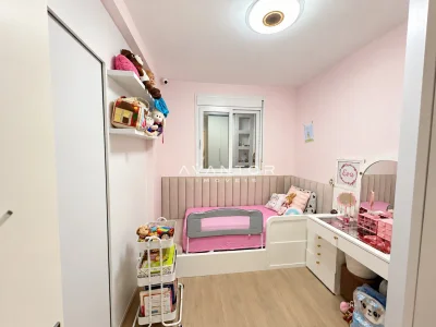 Dormitório infantil com cama e móveis planejados — Casa de Condomínio à venda no Condomínio Providence, Santa Maria