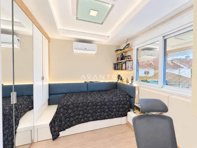 Dormitório com cama integrada e armários planejados — Casa de Condomínio à venda no Condomínio Providence, Santa Maria