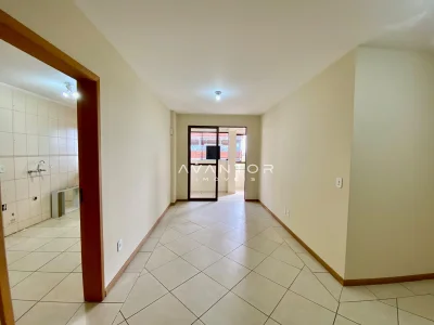 Cozinha integrada ao hall de entrada — Apartamento à venda e para alugar no Edifício Avenida Palace, Santa Maria