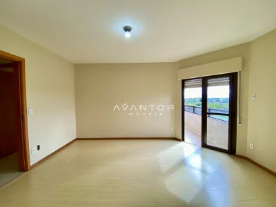 Sala de estar com acesso à sacada — Apartamento à venda e para alugar no Edifício Avenida Palace, Santa Maria