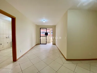 Sala com acesso à sacada — Apartamento à venda e para alugar no Edifício Avenida Palace, Santa Maria