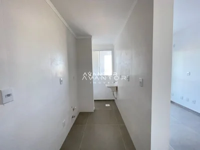 Área de serviço com pia e janela — Apartamento com 2 quartos para alugar no Residencial Vô Nelci, em Camobi, Santa Maria/RS