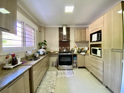 Cozinha com armários planejados e bancada — Casa com 4 quartos à venda em Dom Antônio Reis, Santa Maria/RS